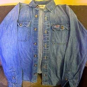 Denim Hollister shirt. Perfect for fall